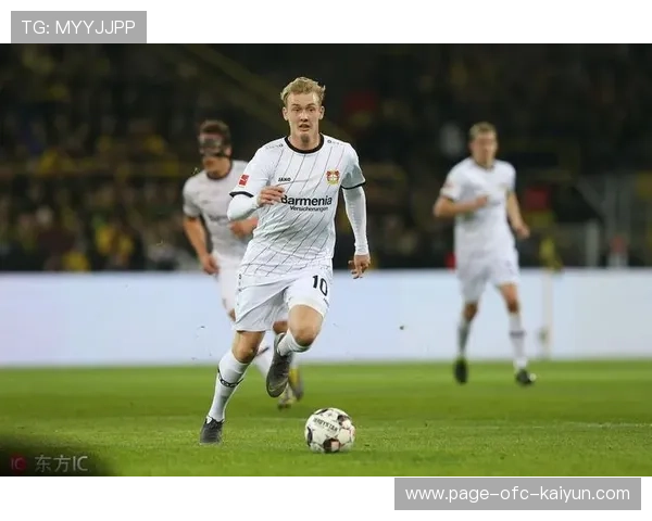 多特中前场配合紧凑,布兰特的跑位思路清晰可见