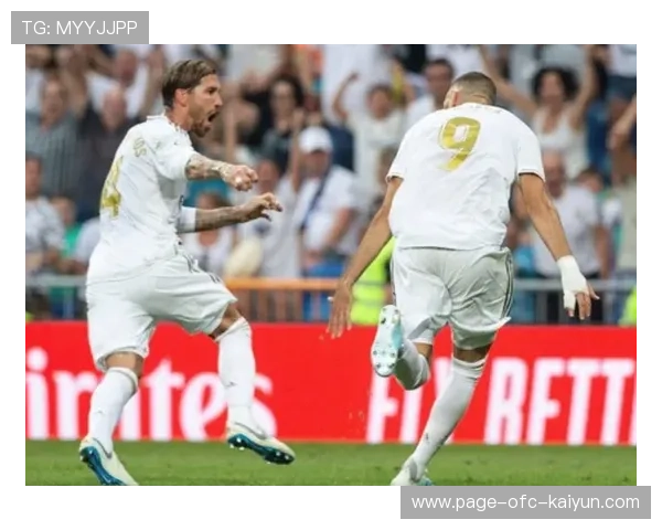 莱奥边路外脚背传中落点绝佳